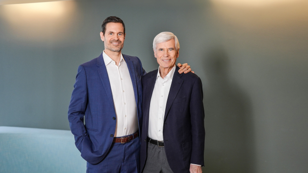 Generationswechsel bei Otto: Benjamin Otto übernimmt Führung der Otto Group - Benjamin Otto (l.) wird zum 1. März 2026 die Hauptverantwortung für die Otto Group übernehmen, Prof. Dr. Michael Otto (r.) wird Ehrenvorsitzender des Aufsichtsrats - Quelle: Otto Group